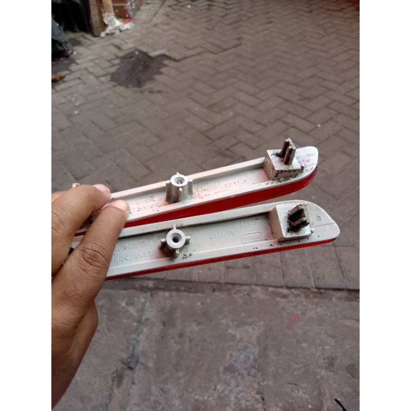 stopan bemper belakang ertiga