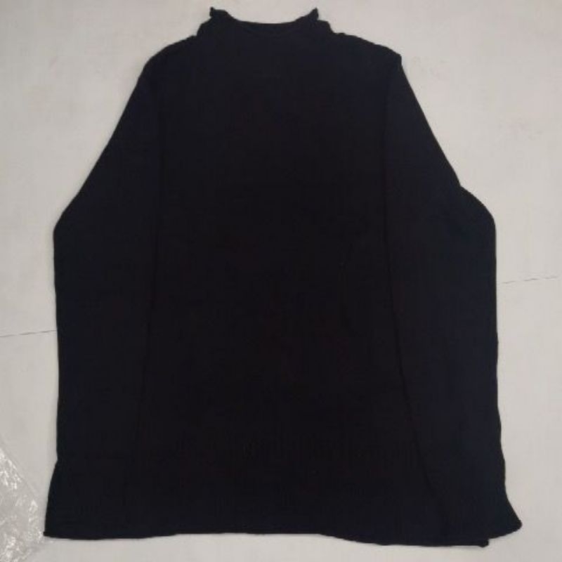 sweater kerah tinggi warna hitam polos. sweater murah. sweater anget