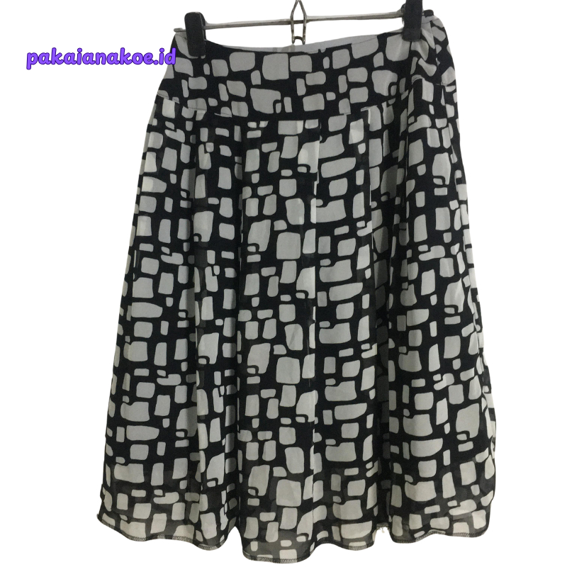 ROK MOTIF POLKADOT HITAM PUTIH