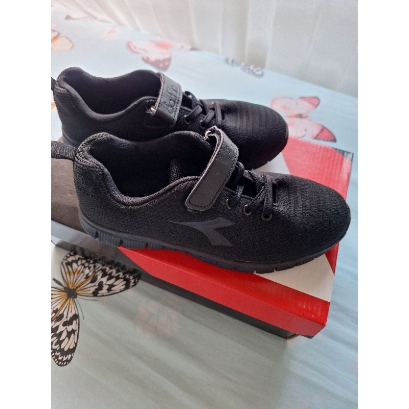 Preloved - Sepatu Sekolah Anak Diadora Ori dari Sport Station