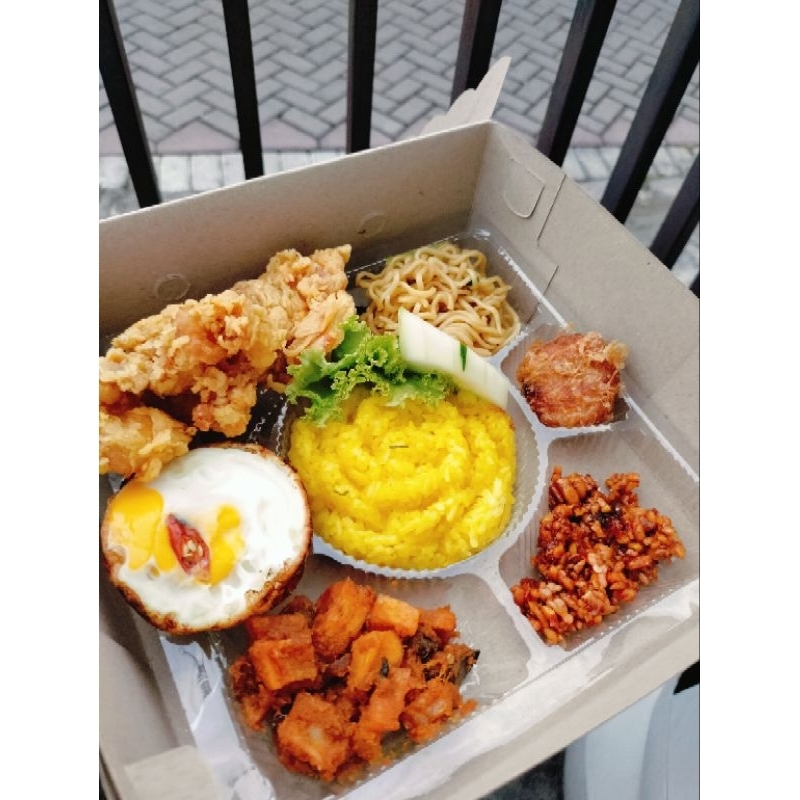 

Lia Amai Kitchen Nasi Kotak Kuning@25.000