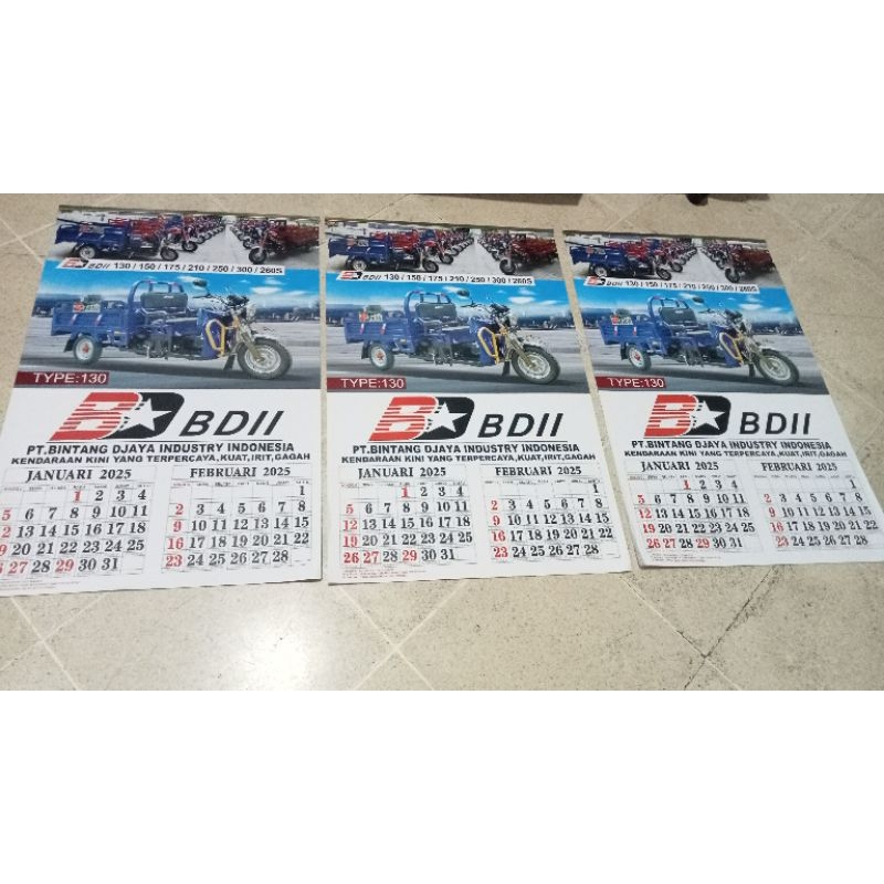 

Kalender dinding tahun 2025