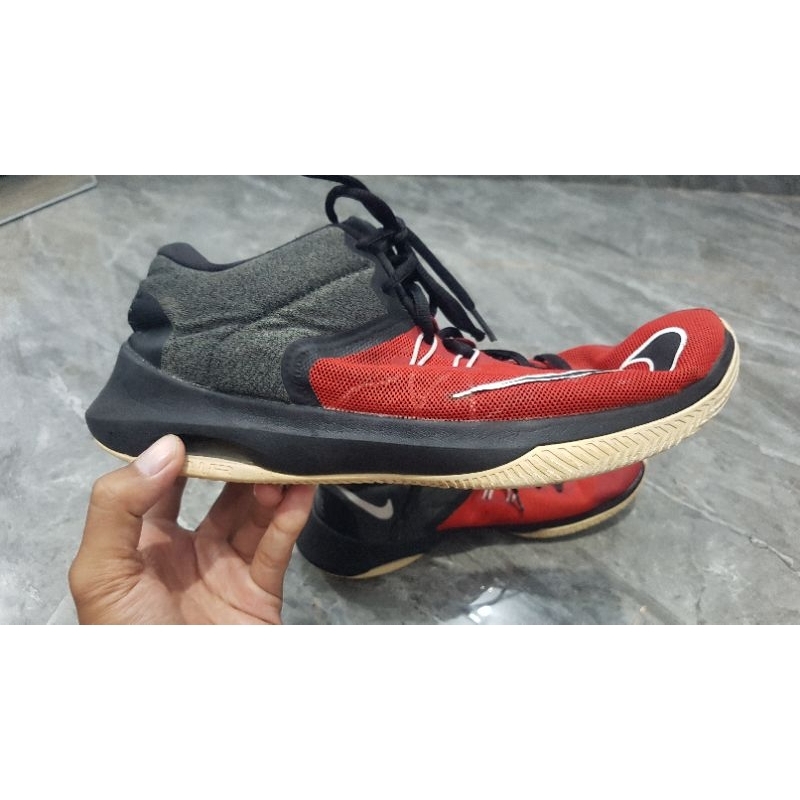 sepatu basket second 44.5