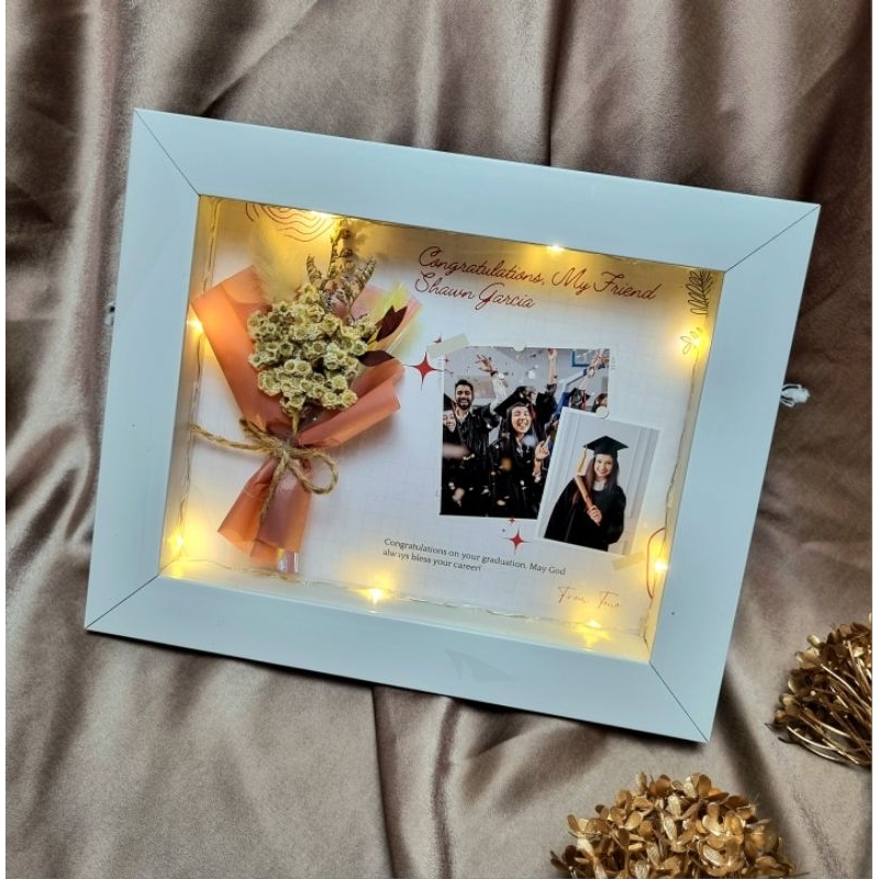 KADO FLOWERS IN FRAME 3D 6R HADIAH WISUDA ULANGTAHUN