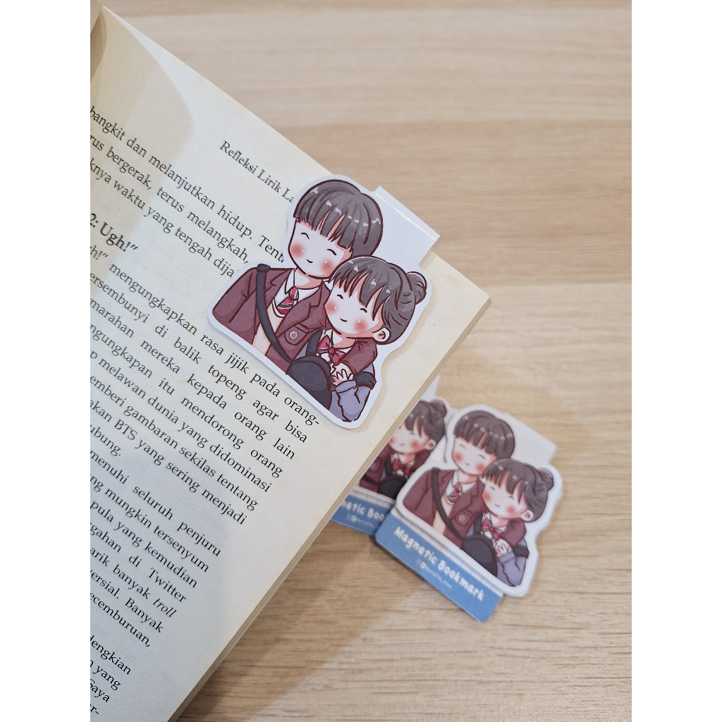 

Magnetic Bookmark Pembatas Buku Magnet Serendipity's Embrace