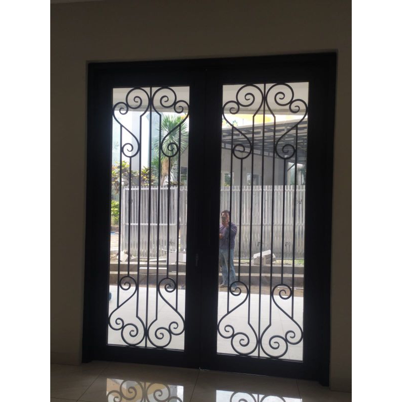 kusen pintu besi tempa klasik