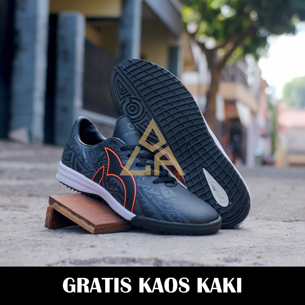 SEPATU FUTSAL VOLT IN HITAM SIZE 38 39 40 41 42 43 44 GRATIS KAOS KAKI