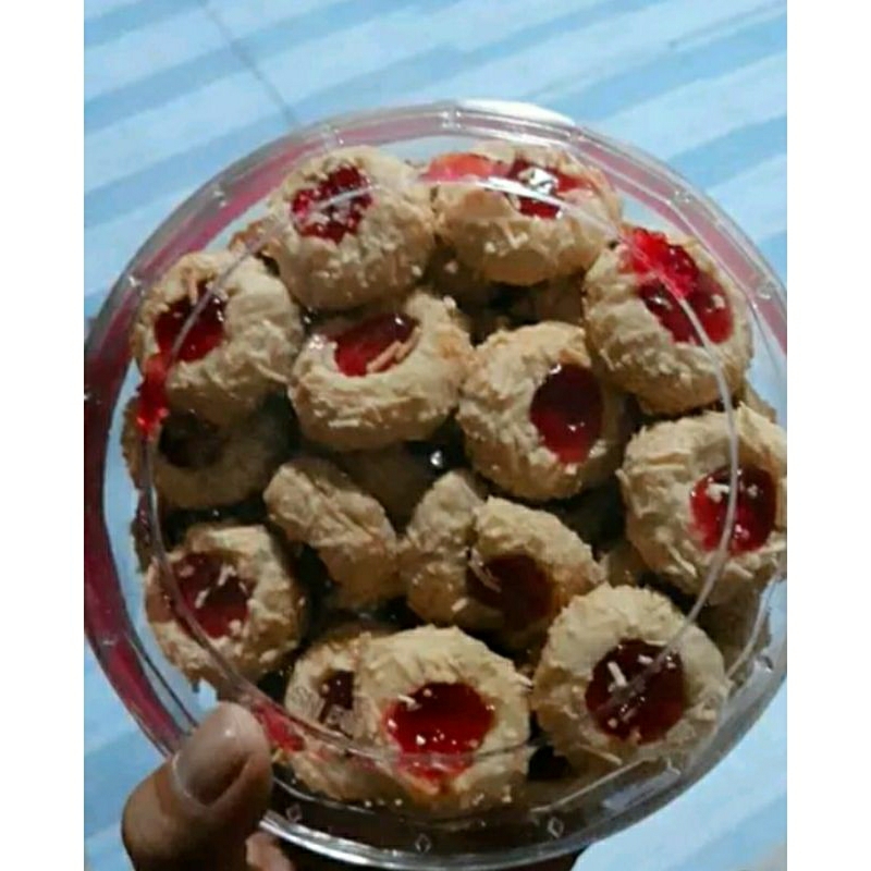 

Kue Thumbprint cheese strawberry by isa cookies( toples 600ml) (BELI 1 TOPLES GRATIS 1 POUCH KUE SEMPRIT/SAGU))