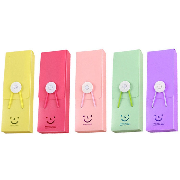 

Kotak Pensil Simple Wajah Smile Tempat Pensil Anak