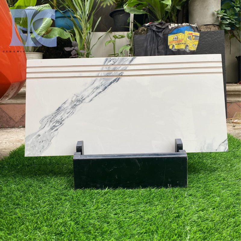 Pijakan granit anak tangga 30x60 Tyara white