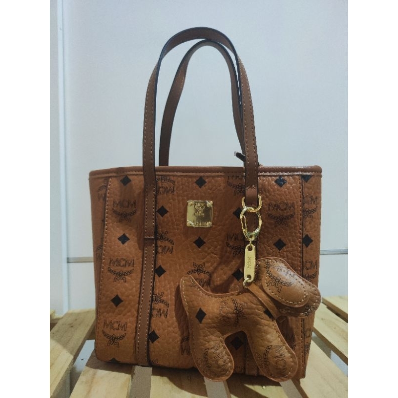 Preloved tote mcm