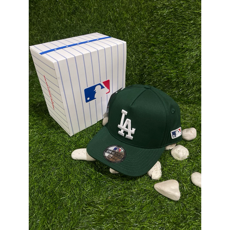 IDE CLOTHES Logo LA Putih Bahan Hijau Botol Topi Premium