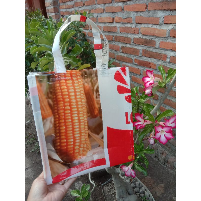 

Tas Plastik Size Kecil Ecer • Tas Souvenir Dll