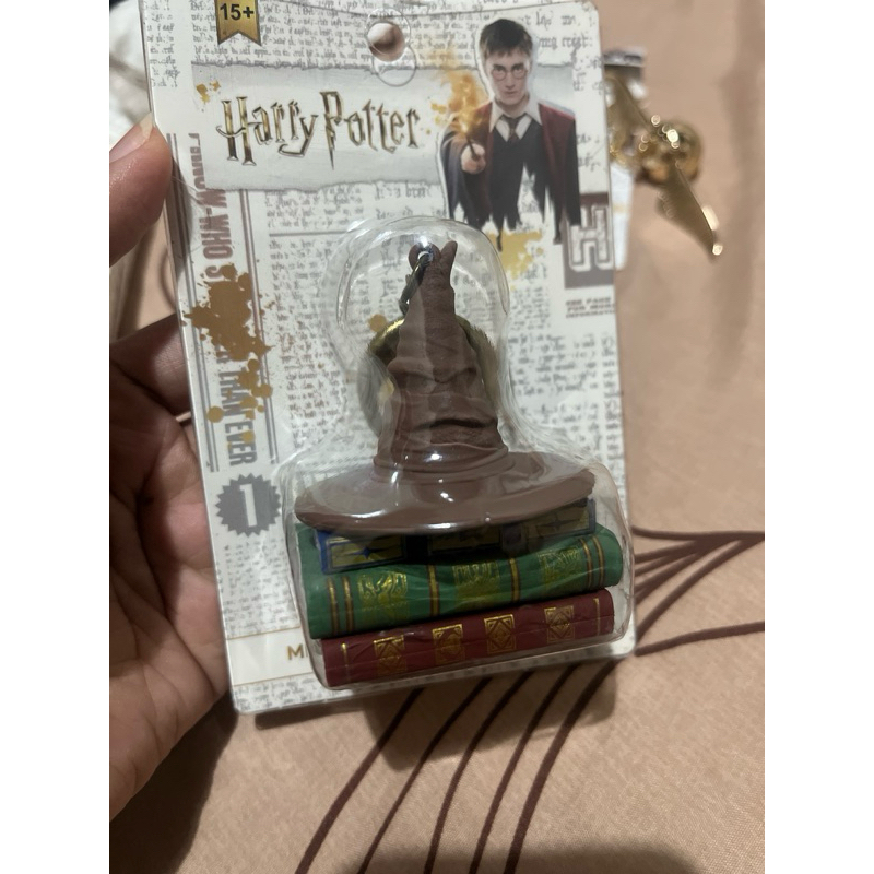 Miniso x Harry Potter SORTING HAT MYSTERY KEYCHAIN