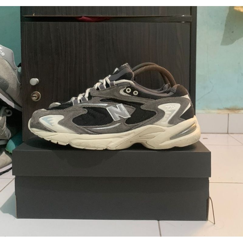 New Balance 725 Black Grey