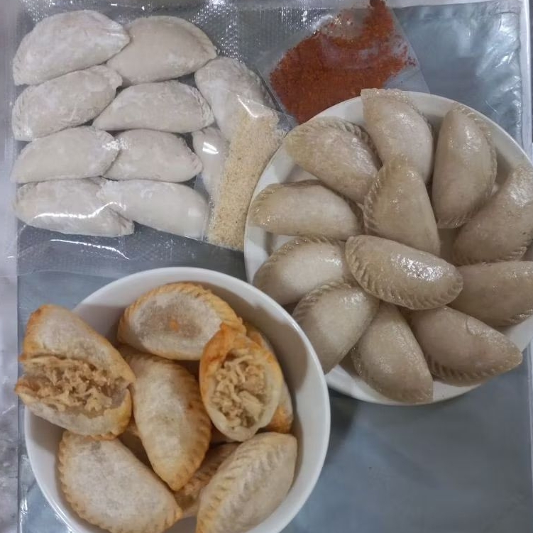 

cireng mini isi ayam suwir/jando/sosis isi 8 pcs