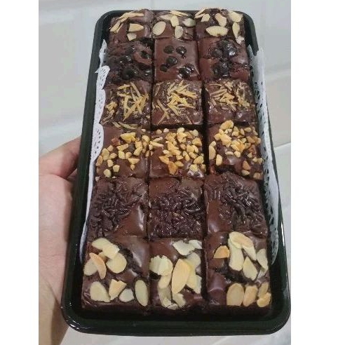 

Fudgy brownies bronis by Indi cake cookies