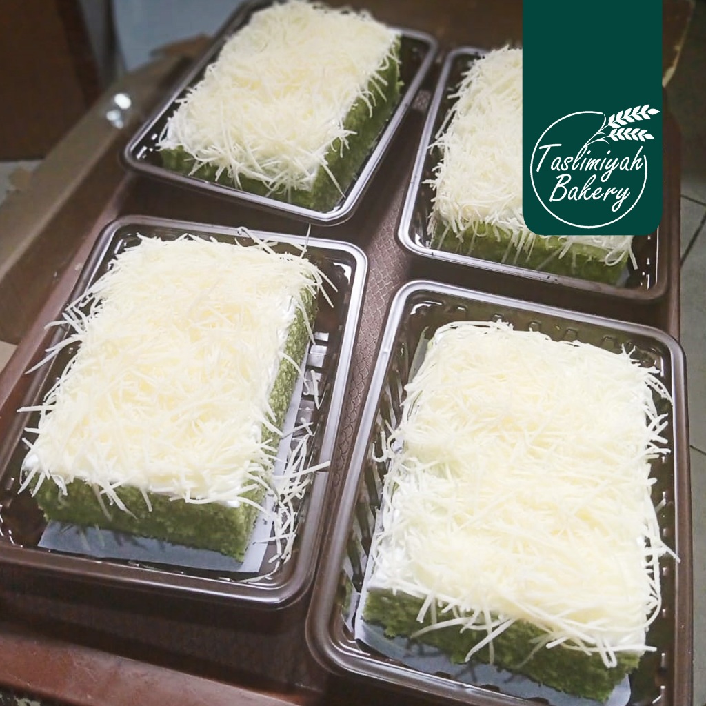 

Bolu pandan kukus Topping Keju / Coklat - Taslimiyah Bakery