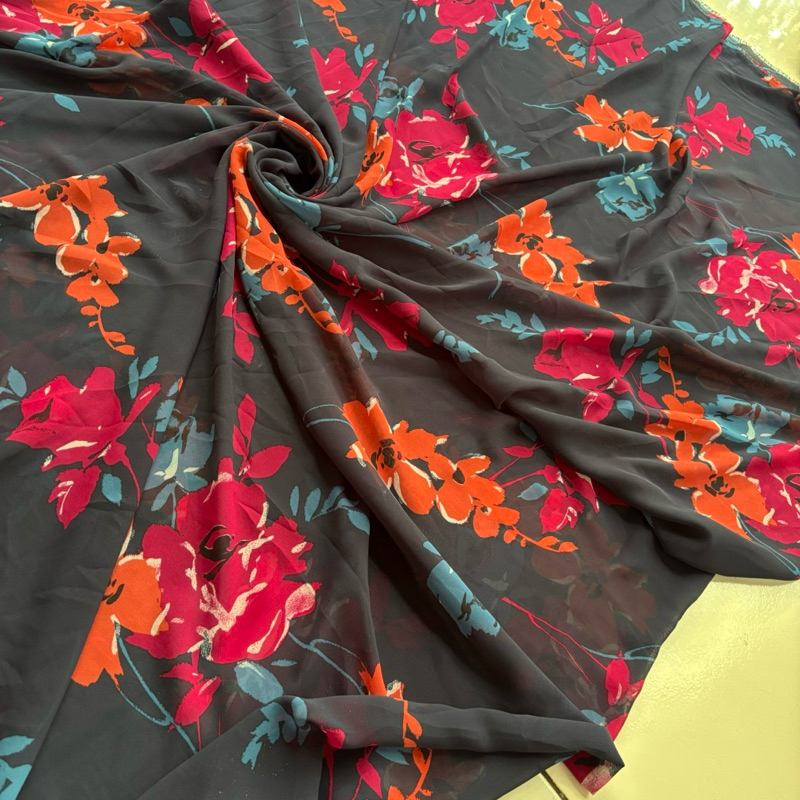 ceruty // kain ceruty // kain siffon // kain bahan kain motif alur // kain garis hitam putih // ilh