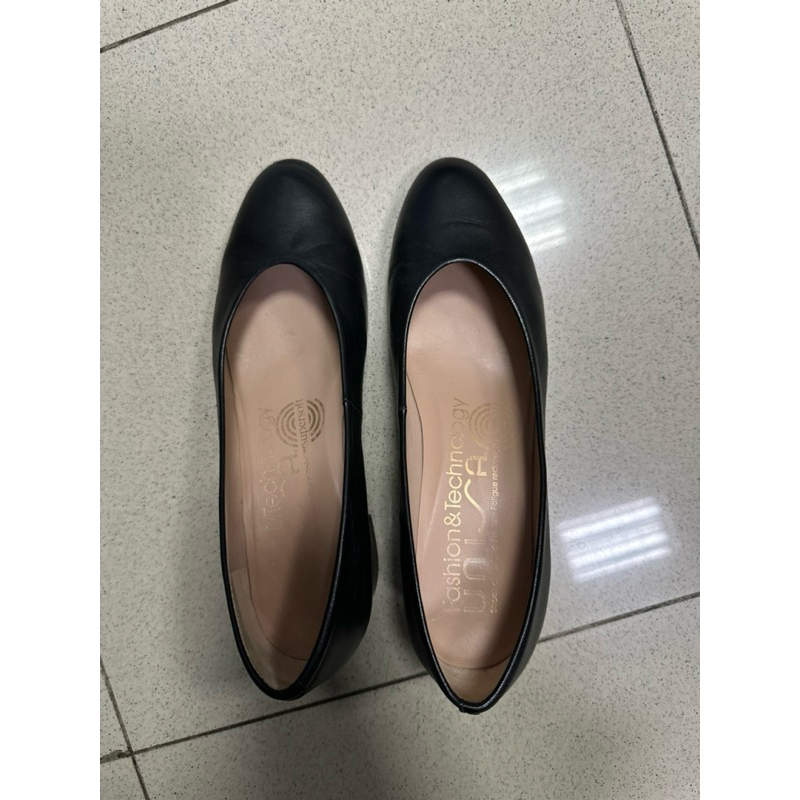 Sepatu Kerja Merk Unisa Warna Hitam. NO 38. Full Leather. Box Pengganti