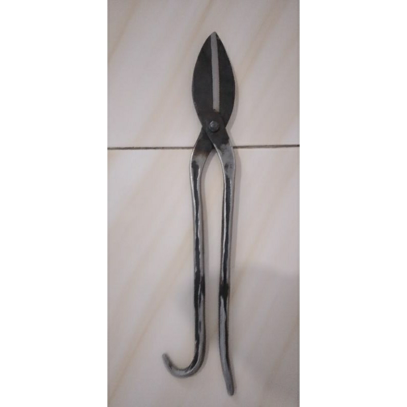 

Ready gunting plat 1,2 mili panjang 45cm bahan dari per
