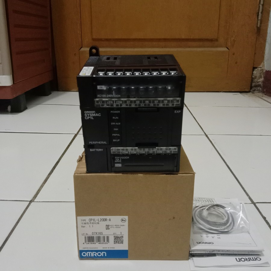 PLC Omron CP1L-L20DR-A