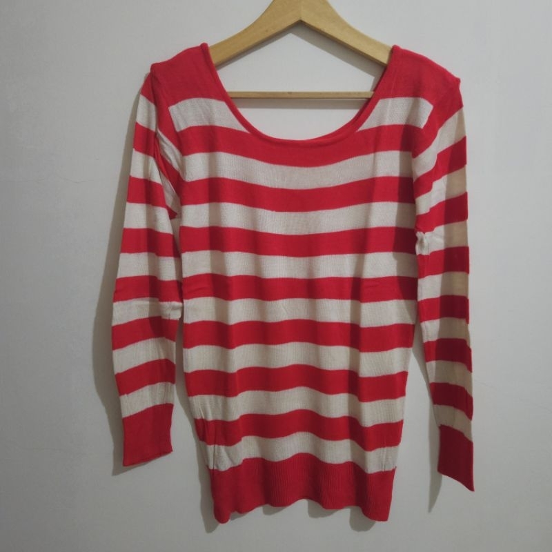 Preloved Baju / Atasan Rajut Wanita Leher Sabrina