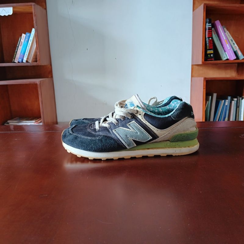 New Balance 574 Navy Denim Hijau Sepatu Casual Unisex Second Original