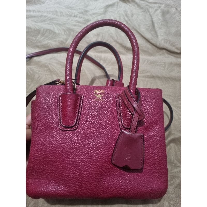 Preloved tas MCM Milla burgundy like new