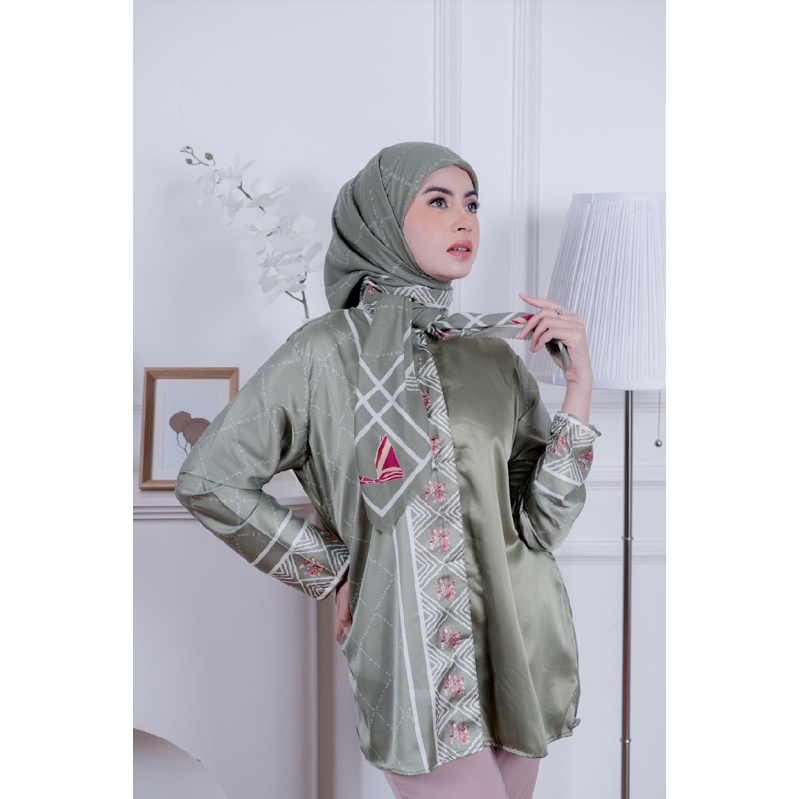 Dekade Series “Makkundrai” Sage Green scarf Lontara Makassar