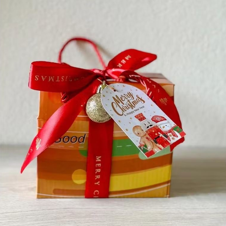 

Hampers Spesial Natal berupa Mug Keramik Ciantik yang Elegan
