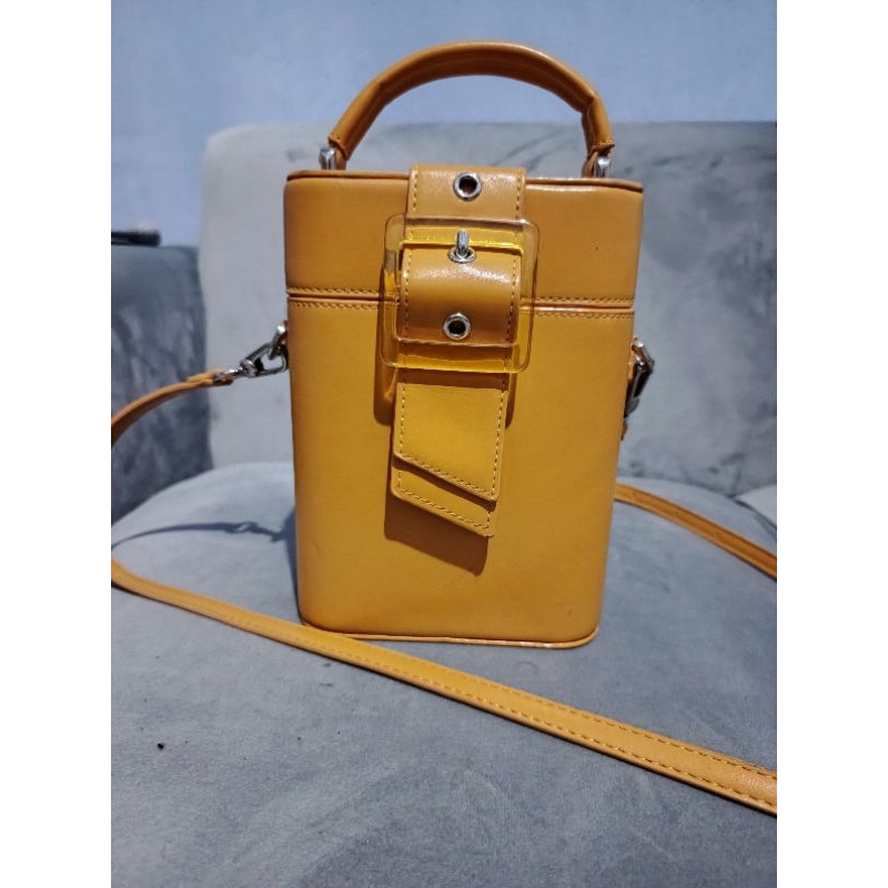 TAS CHARLES & KEITH