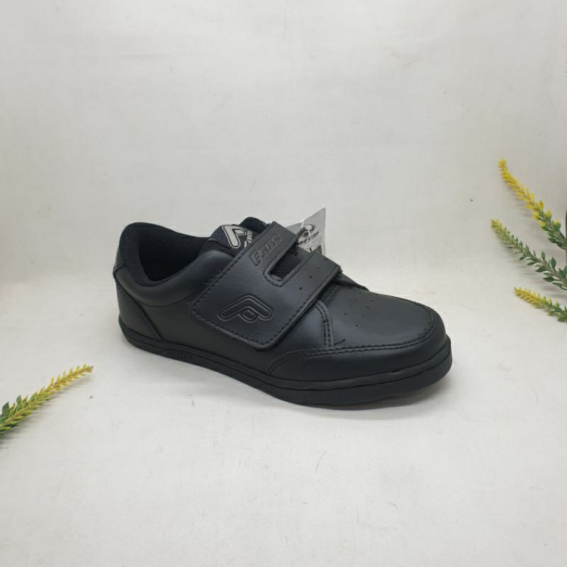 Sepatu Fans Sekolah Nemo/Novel