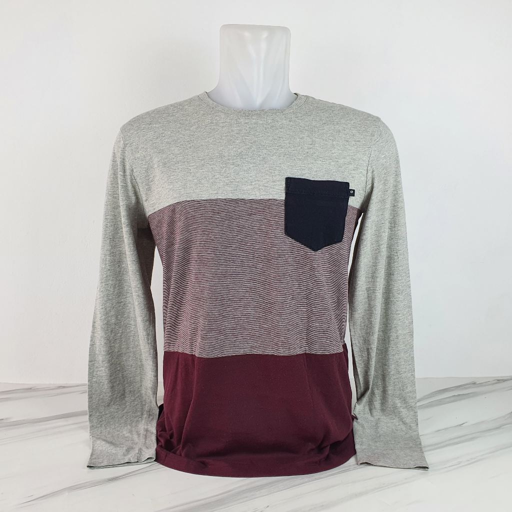 Baju Kaos Sweater G by GUESS - Size S - Lebar Dada 50 cm - Original 100%