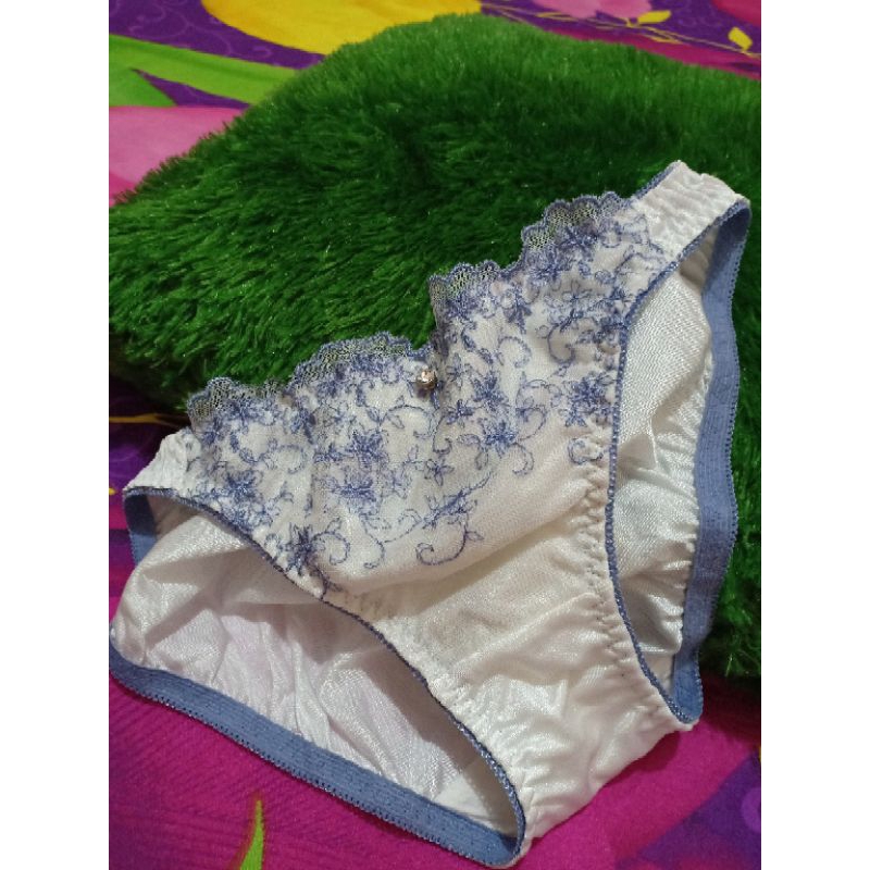 Celana Dalam Aroma Khas Wanita