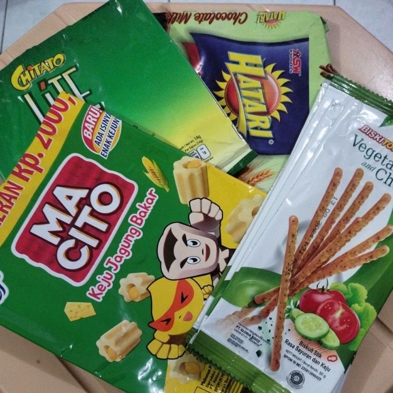 

ECERAN. Bungkus Snack /Kemasan bekas NUANSA HIJAU. Harga mulai @Rp.100,-. Nuansa warna lain ada di keranjang yang lainnya.