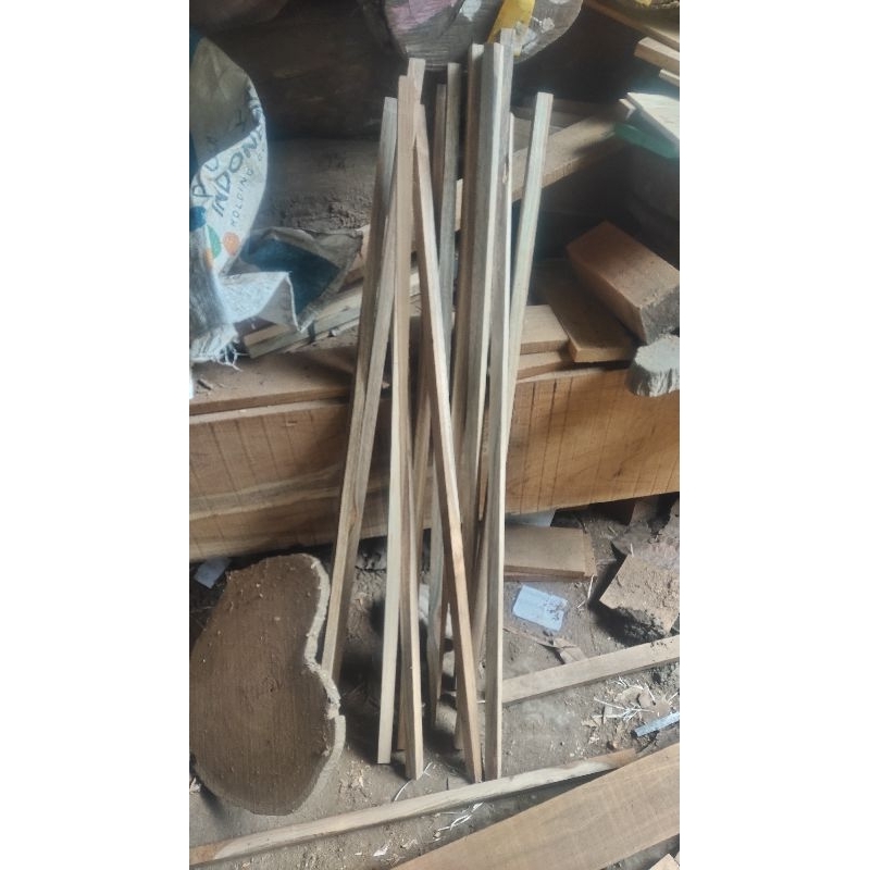 balok kecil kayu jati perhutani ukuran 1 x3panjang100cm