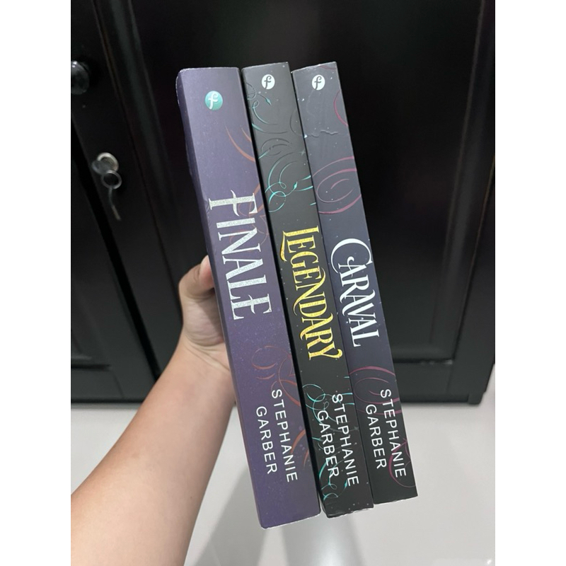 PRELOVED NOVEL CARAVAL SERIES