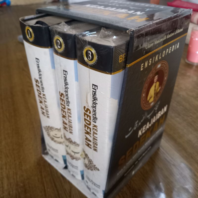 ensiklopedia keajaiban sedekah ensiklopedi buku agama islam infaq zakat infak sunnah salaf