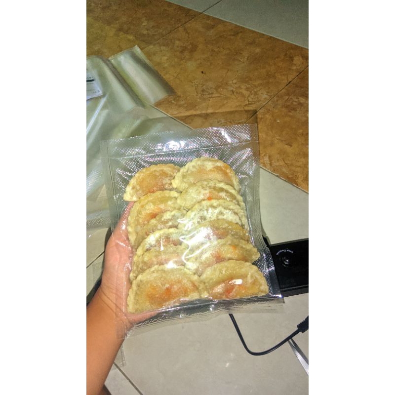 

cireng isi ayam suir free chili oil frozen food isi 12