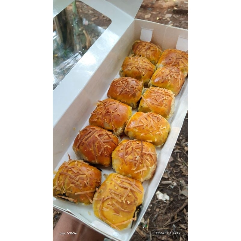 

BOLEN LUMER ISI 12 ISIAN PISANG COKLAT ,PISANG COKLAT KEJU