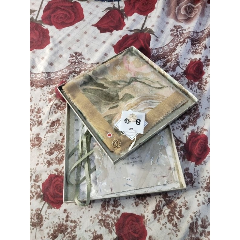 xanadu honey as is new with bross pin, parfum coco Bs