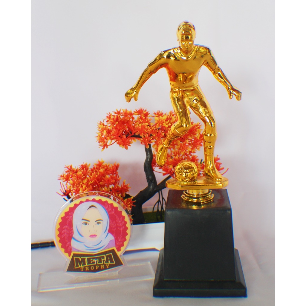 PIALA PROMO KARAKTER ORANG HARGA SATUAN UNTUK SEPAK BOLA DAN FUTSAL