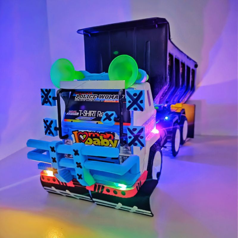 Truk Mobil Mainan Modipikasi Mobil plastik keren termurah