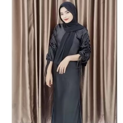 Dress satin hitam