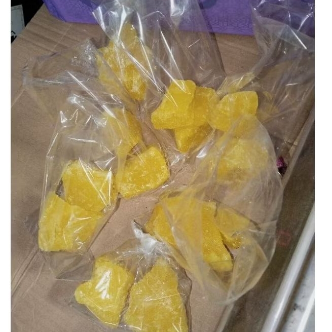 

Gula batu kemasan berat 100gr .. ada yg putih dan kuning