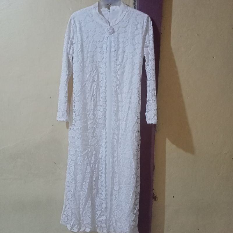 Gamis putih brukat
