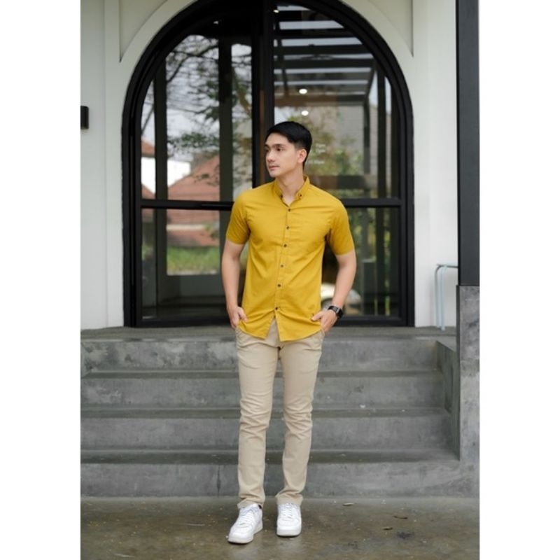 PROMO Kemeja Polos Warna  Kuning Kunyit Pria  [ORIGINAL] Lengan Pendek Slimfit Hem Pria Kantor / Hem