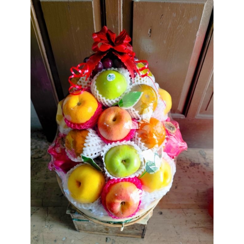 

Imlek Giftpack CNY Gong Xi Fa Cai Parcel Buah Solo bingkisan Natal Hadiah Natal Merry Christmas / Hampers Buah Segar Solo Parcel parsel lebaran idul fitri ramadhan solo soloraya