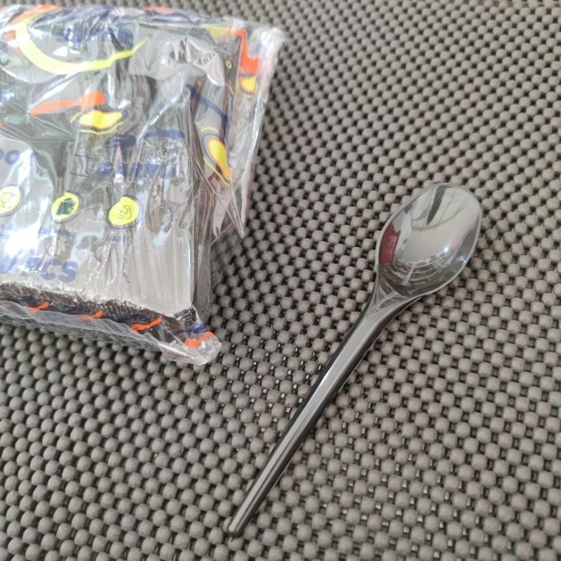 Sendok makan Plastik HCP hitam isi 100